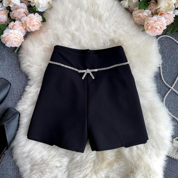 Дамски къси панталони с камъни и висока талия в черен цвят