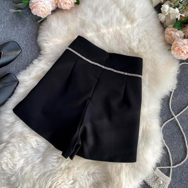 Дамски къси панталони с камъни и висока талия в черен цвят