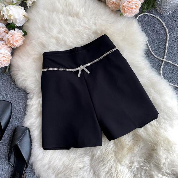 Дамски къси панталони с камъни и висока талия в черен цвят