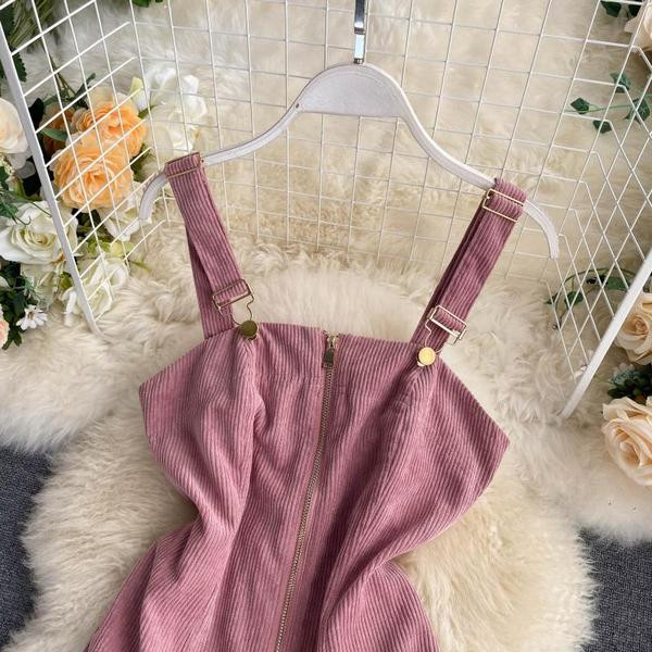 Модерен дамски сукман с цип и презрамки в розов цвят