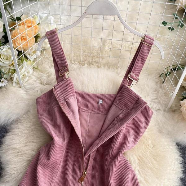 Модерен дамски сукман с цип и презрамки в розов цвят