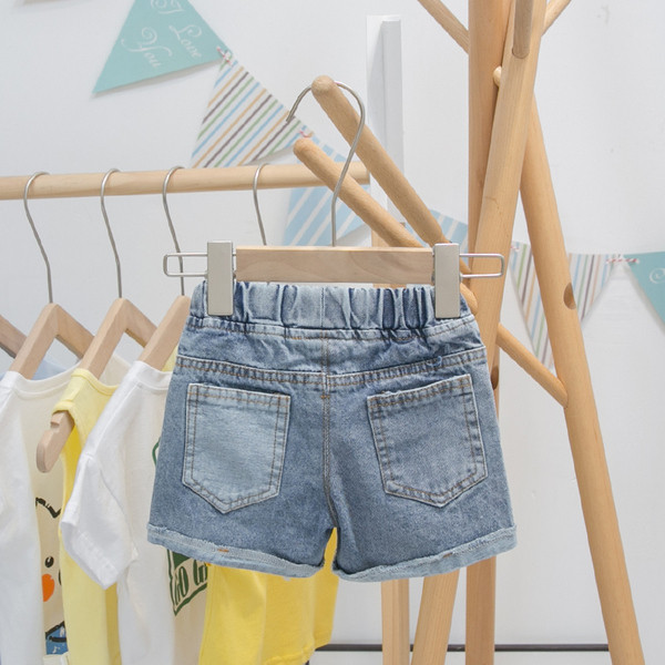 Naujas vaikiškų džinsinių šortų modelis berniukams