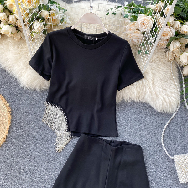 Модерен дамски комплект с камъни и овално деколте 