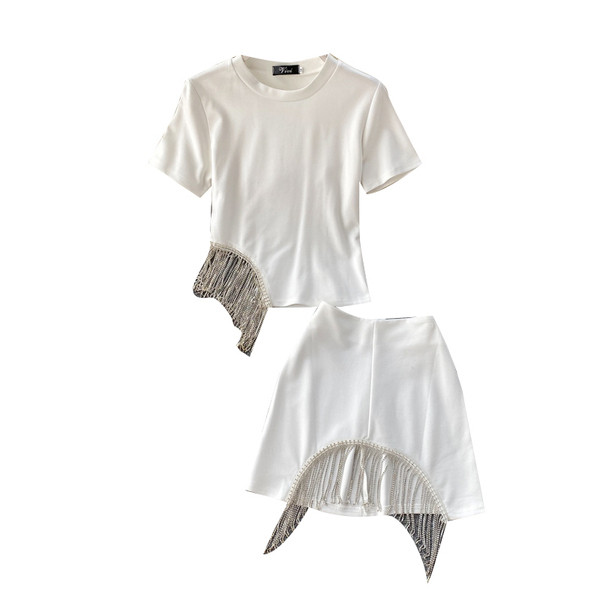 Модерен дамски комплект с камъни и овално деколте 