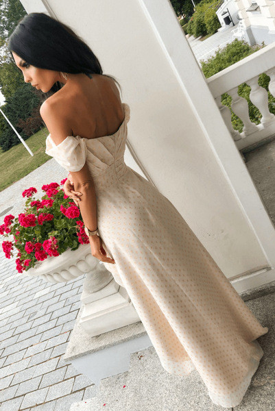 НОВ модел дамска дълга рокля с дълбоко деколте и голи рамене 