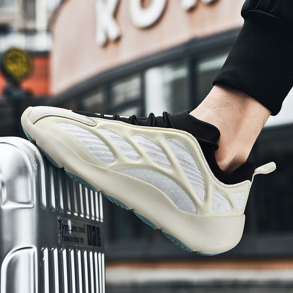 Нов модел мъжки маратонки удобни със светещ ефект