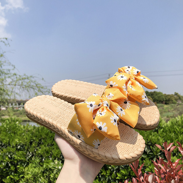 Дамски чехли с равна подмета и панделка