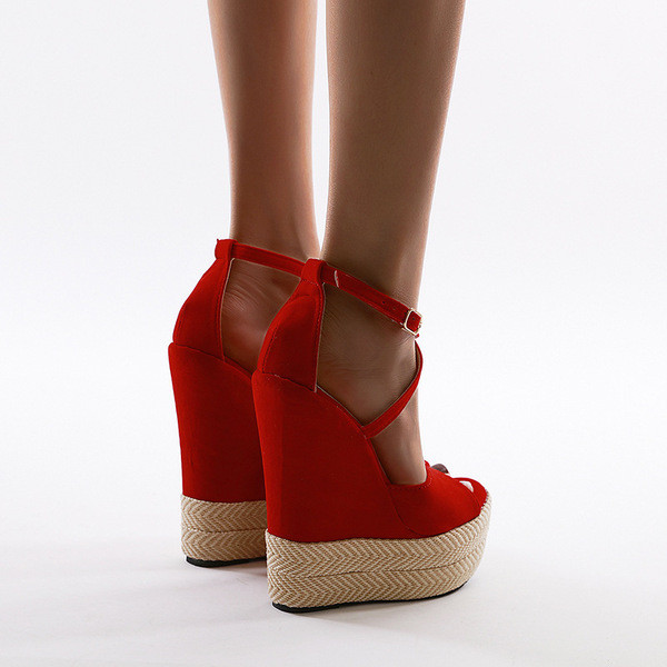 Модерни дамски сандали на висока платформа от еко велур