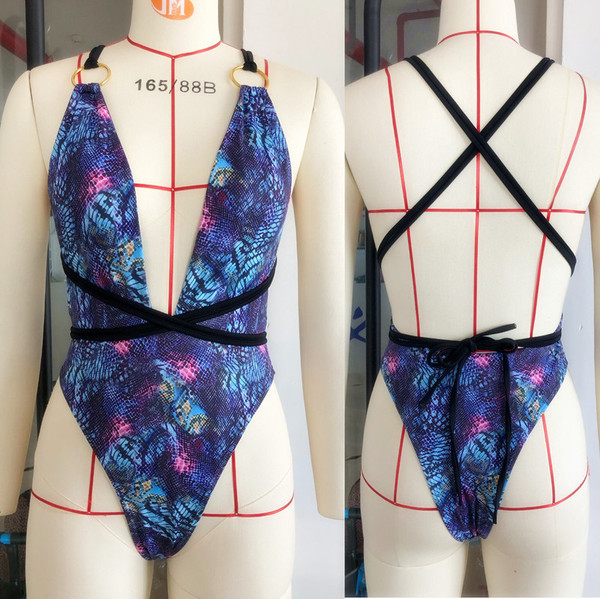 НОВ модел цял бански с дълбоко деколте с връзки