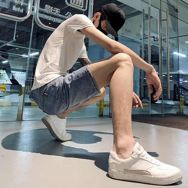 Ежедневни къси мъжки дънки с разкъсан десен и добове