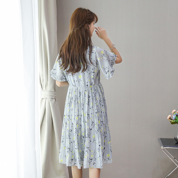 Moderns sieviešu kleitas plats modelis ar īsām piedurknēm piemērots grūtniecēm