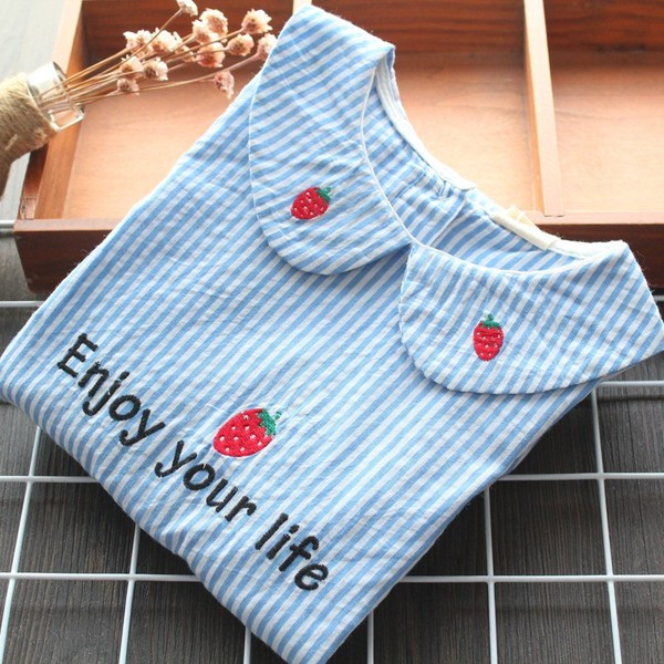 Модерна детска раирана рокля с бродрия - разкроен модел