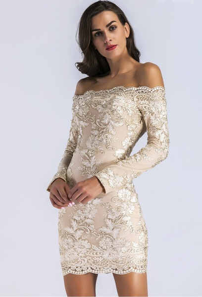 Елегантна дамска къса рокля с паднали ръкави и дантела