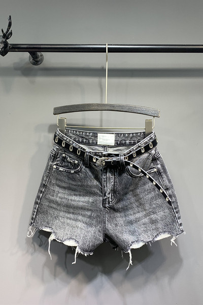 Нов модел къси дамски панталони със скъсани мотиви и колан