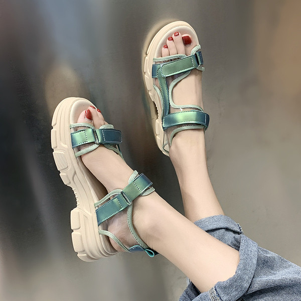 Дамски ежедневни сандали от еко кожа с равна подметка и лепенка