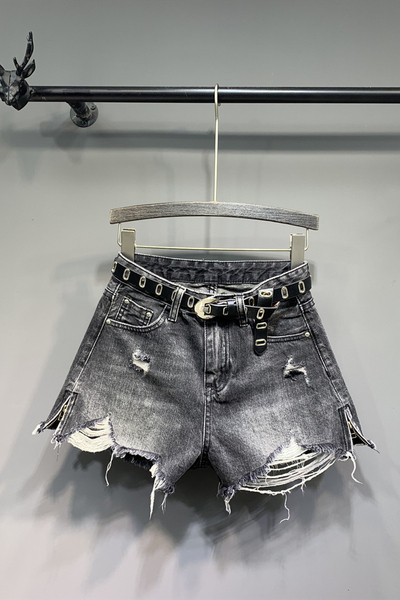 Ежедневни къси дамски панталони със скъсани мотиви