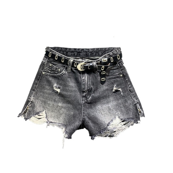 Ежедневни къси дамски панталони със скъсани мотиви