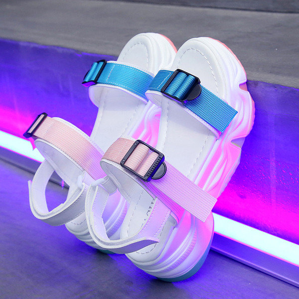 Ежедневни дамски сандали с катарама и груба подметка 