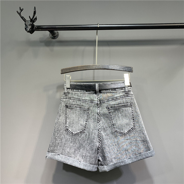 Нов модел къси дамски панталони с колан и джобове - висока талия