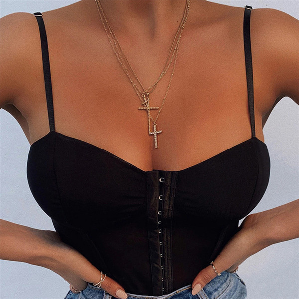 Елегантно дамско боди с тънки презрамки и дълбоко деколте 