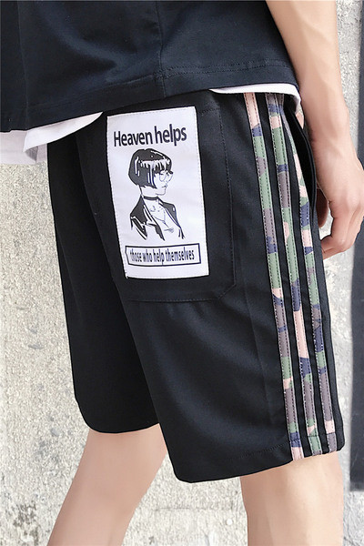 Мъжки къси панталони с кант и щампа