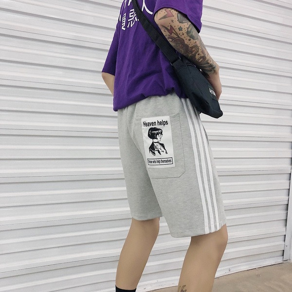 Мъжки къси панталони с кант и щампа