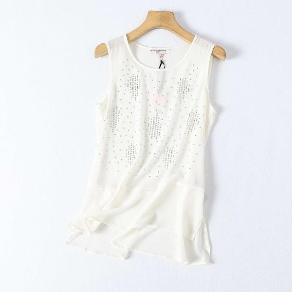 Naiste lokkide ja kaunistuskividega topp