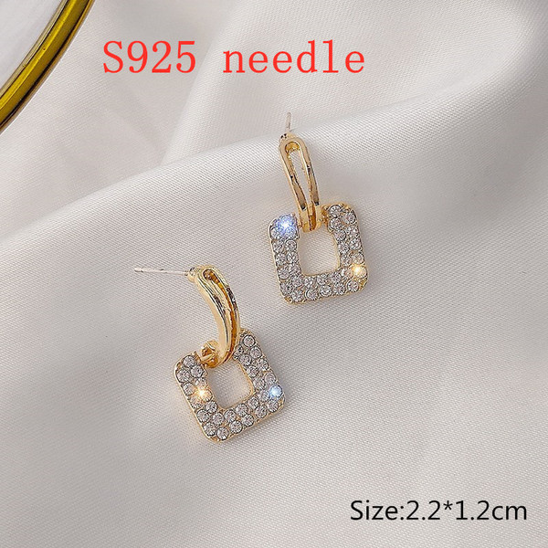 Нов модел висящи дамски обеци с камъни 