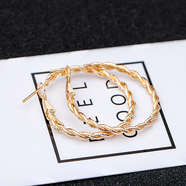 Cercei de dama actuali in culoare aurie - forma rotunda