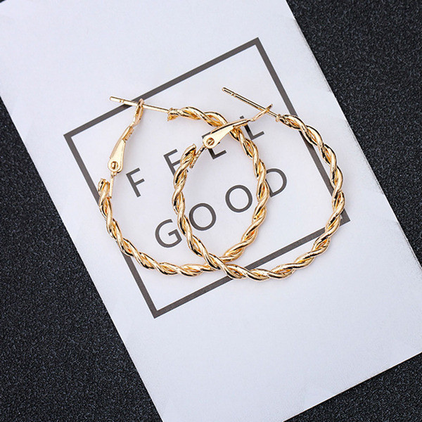 Cercei de dama actuali in culoare aurie - forma rotunda