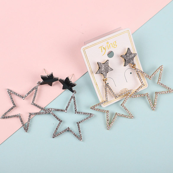 Moodsad tähekujuliste kivikestega naiste kõrvarõngad