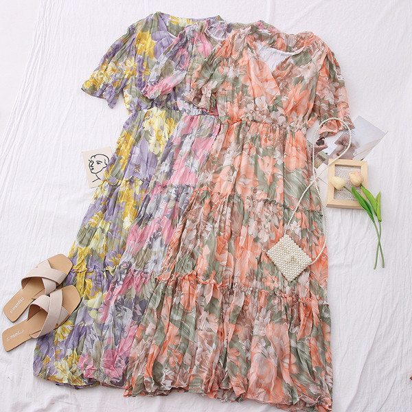 Ежедневна дамска рокля с флорален десен - разкроен модел