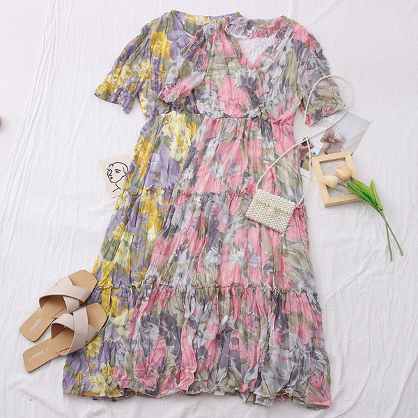 Ежедневна дамска рокля с флорален десен - разкроен модел