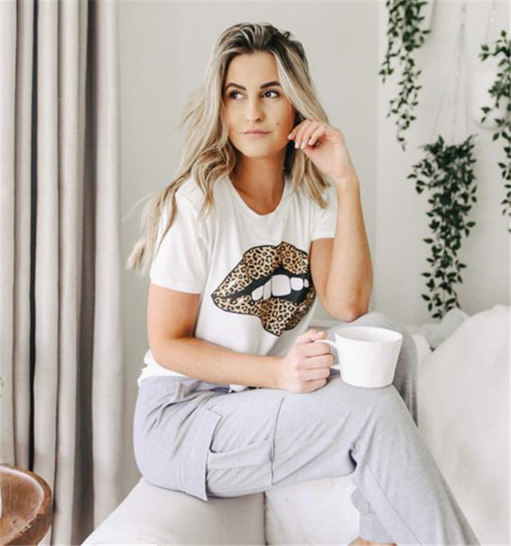 Tricou casual dama cu aplicatie si decolteu O