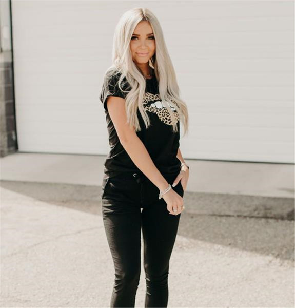 Tricou casual dama cu aplicatie si decolteu O