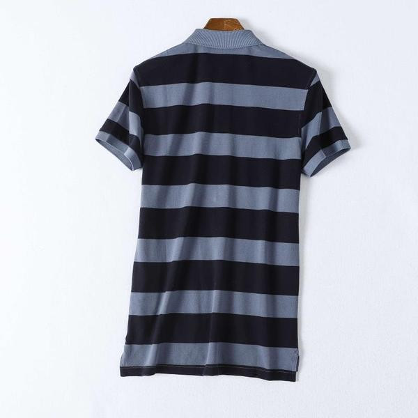 Bluză bărbătească în dungi, cu guler și nasturi