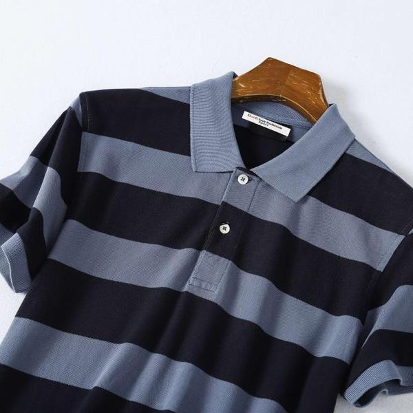 Bluză bărbătească în dungi, cu guler și nasturi