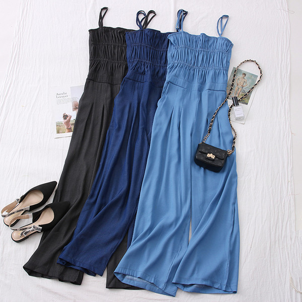 Γυναικεία αθλητική φόρμα με λεπτούς ιμάντες