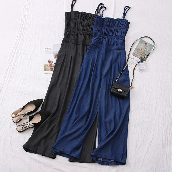 Γυναικεία αθλητική φόρμα με λεπτούς ιμάντες