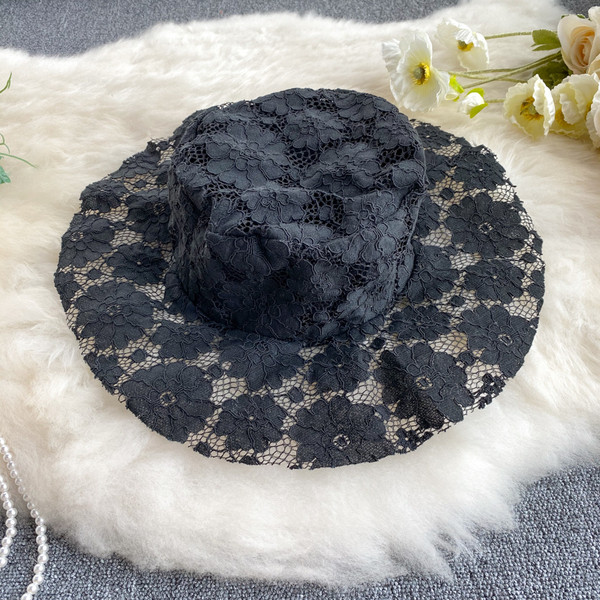Лятна дамска дантелена шапка