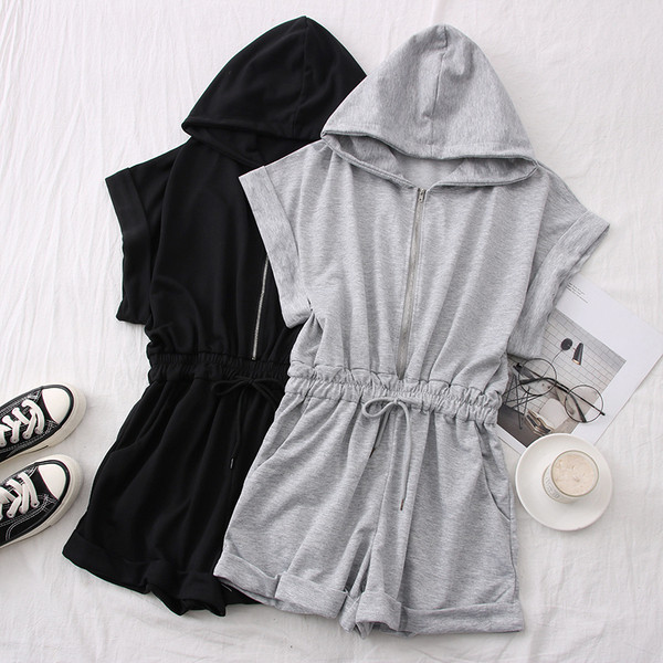 Γυναικείες αθλητικές φόρμες με κουκούλα