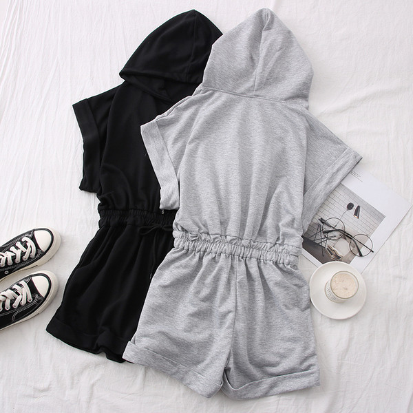 Γυναικείες αθλητικές φόρμες με κουκούλα