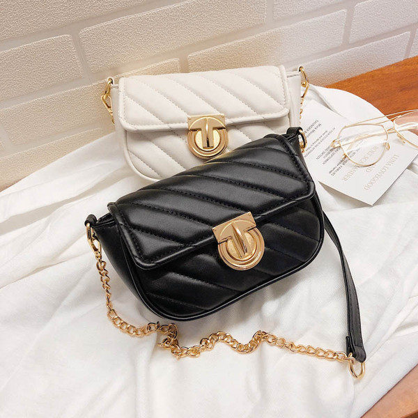 Νέα γυναικεία τσάντα ώμου μικρού μεγέθους με μεταλλική στερέωση