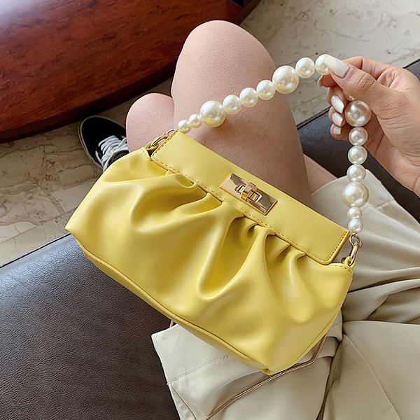 Σύγχρονη γυναικεία τσάντα από οικολογικό δέρμα και κοντή λαβή από πέρλες