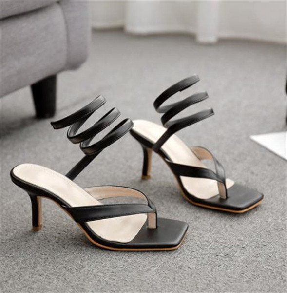 Κομψά γυναικεία σανδάλια από οικολογικό δέρμα σε μαύρο χρώμα