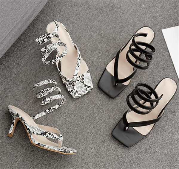 Κομψά γυναικεία σανδάλια από οικολογικό δέρμα σε μαύρο χρώμα