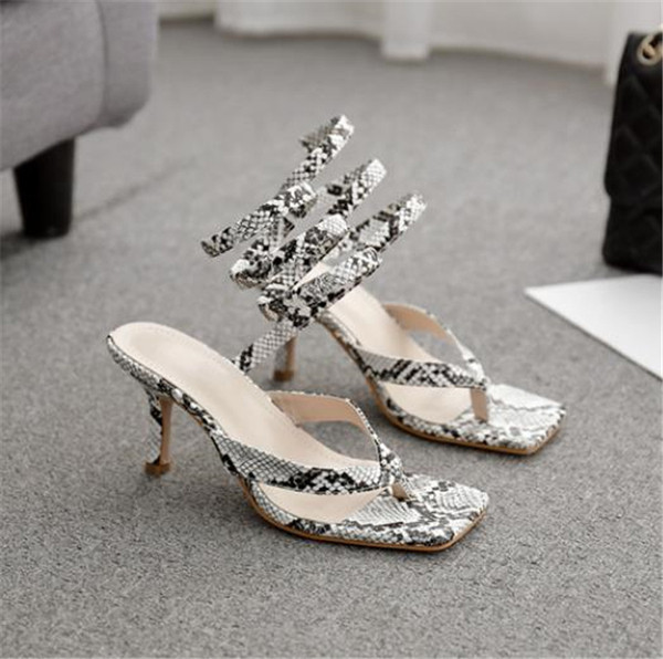 Κομψά γυναικεία σανδάλια από οικολογικό δέρμα σε μαύρο χρώμα