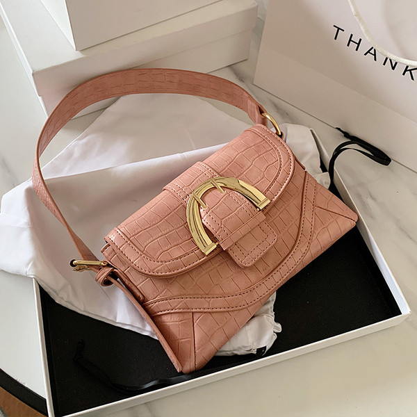 Έκο δερμάτινη γυναικεία τσάντα με μεταλλική αγκράφα