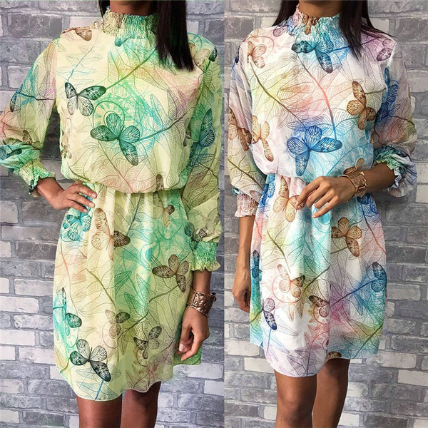 Stílusos női rövid ruha magas gallérral, mintával és hosszú ujjakkal