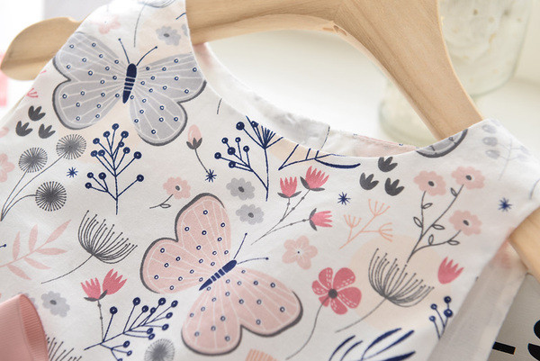 Kivágott pillangós gyerekruha modell